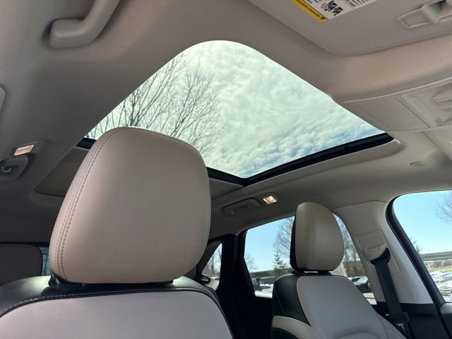 Used 2022 Ford Escape SEL image 32