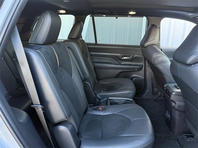 Used 2025 Toyota Grand Highlander AWD Hybrid image 33