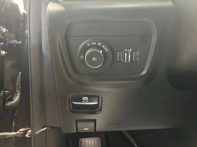 Used 2023 Jeep Grand Cherokee Limited w/ Luxury Tech Group II image 14