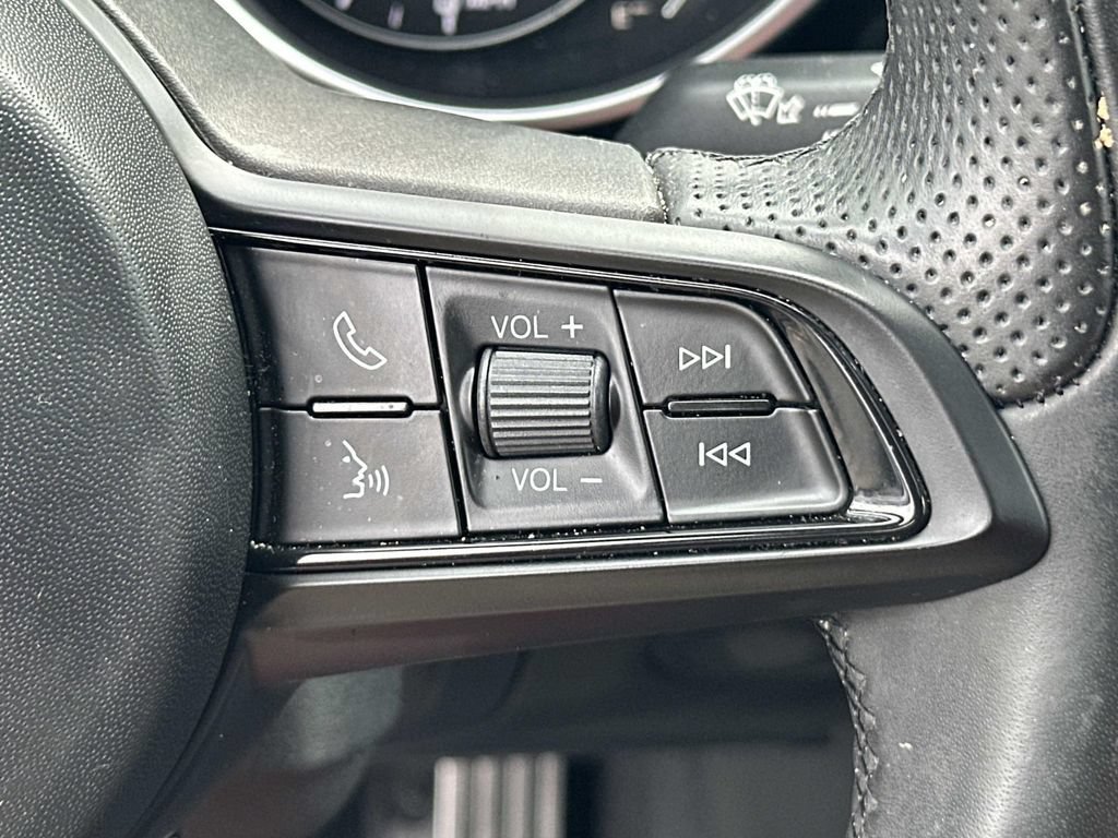 Used 2023 Alfa Romeo Giulia Veloce RWD image 27