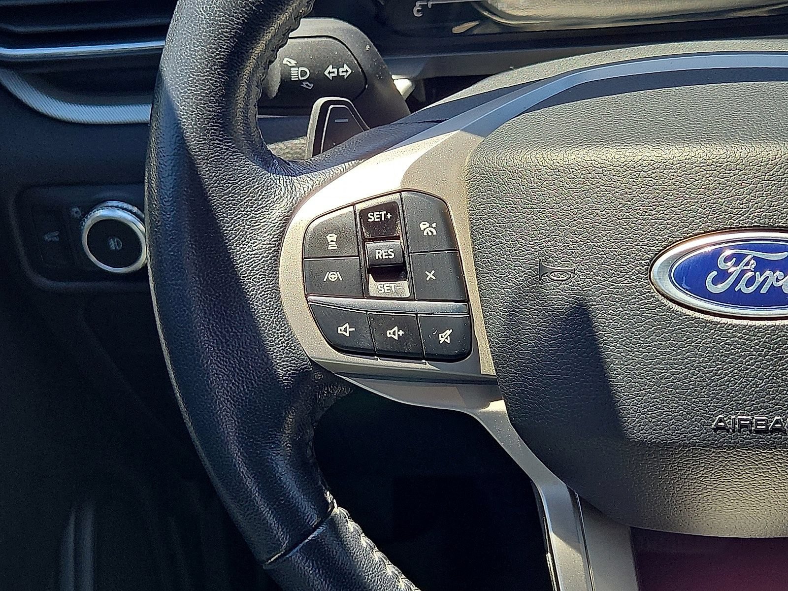 Used 2021 Ford Explorer XLT w/ Equipment Group 202A AWD/4WD image 21
