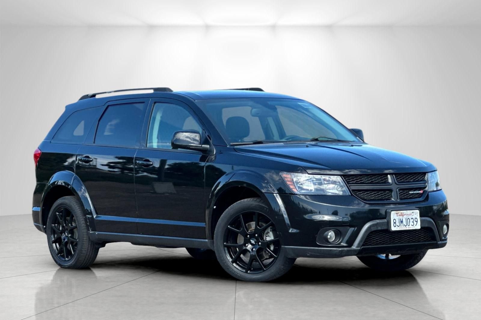 Used 2019 Dodge Journey SE image 1