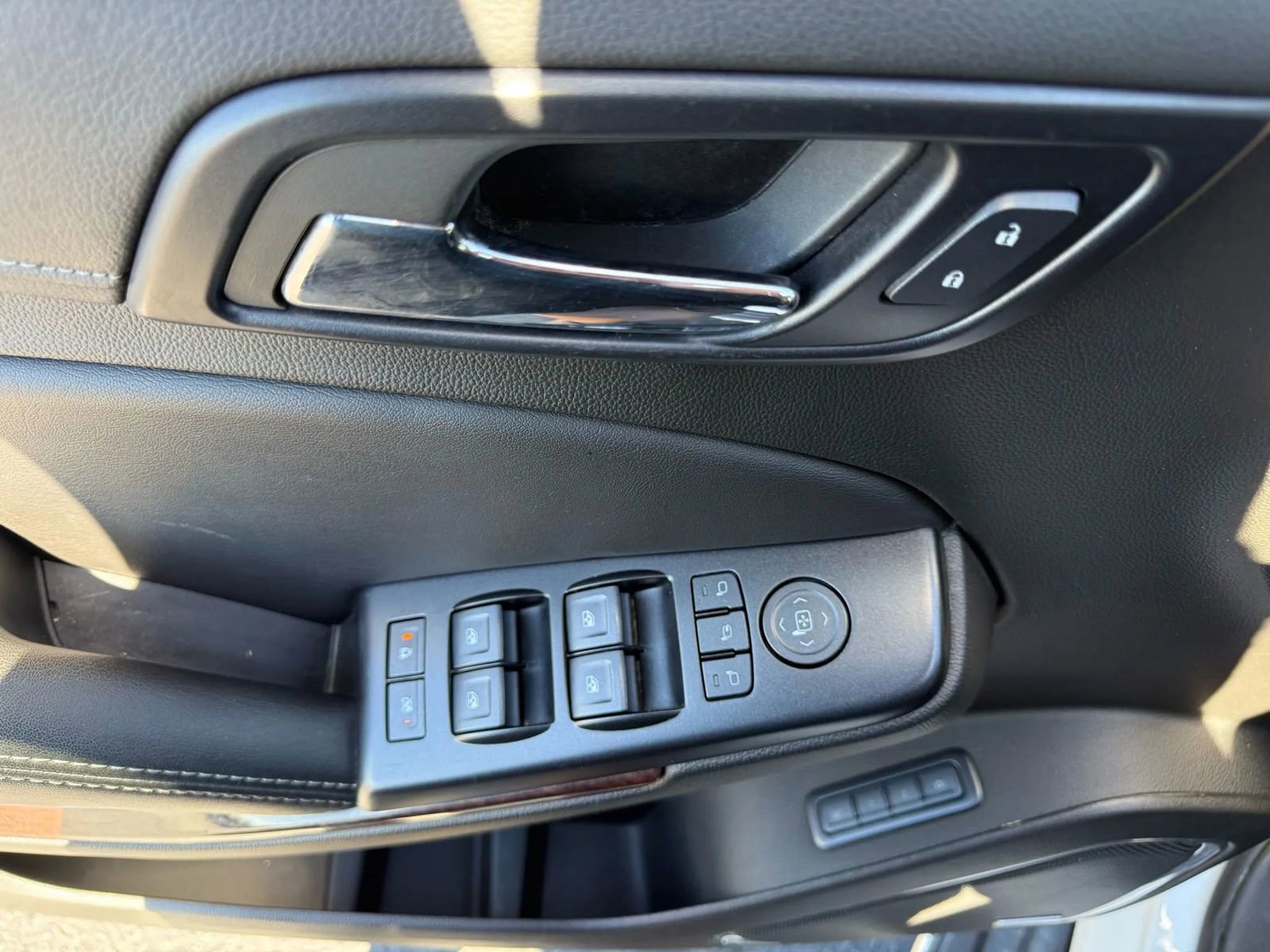 Used 2019 GMC Yukon XL SLT image 12