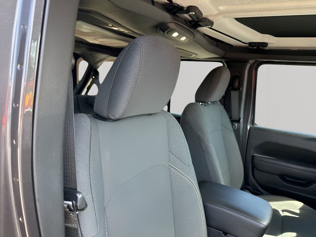 Used 2024 Jeep Wrangler Willys image 15