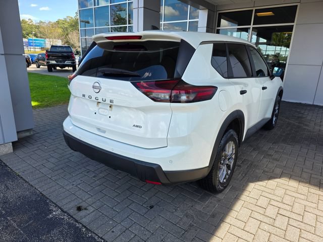 Used 2024 Nissan Rogue S AWD/4WD image 4
