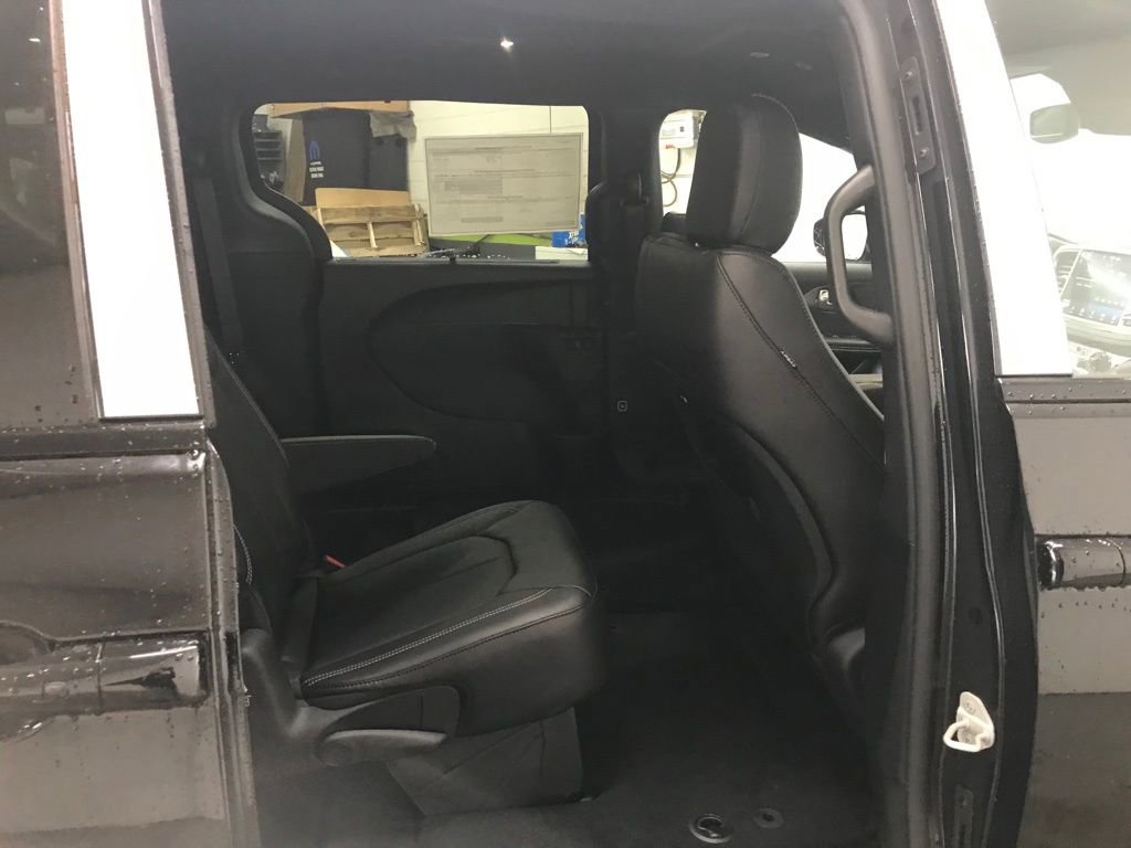New 2026 Chrysler Pacifica Select w/ S Appearance Package image 40