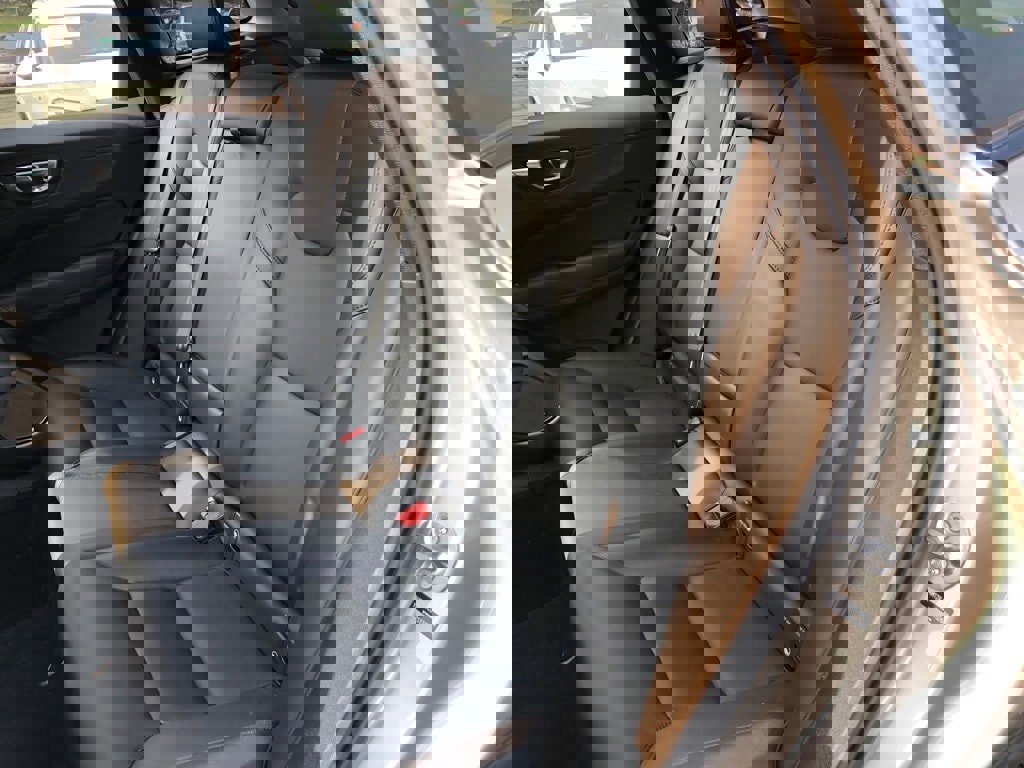 New 2025 Volvo XC60 B5 Core w/ Protection Package Premier image 30