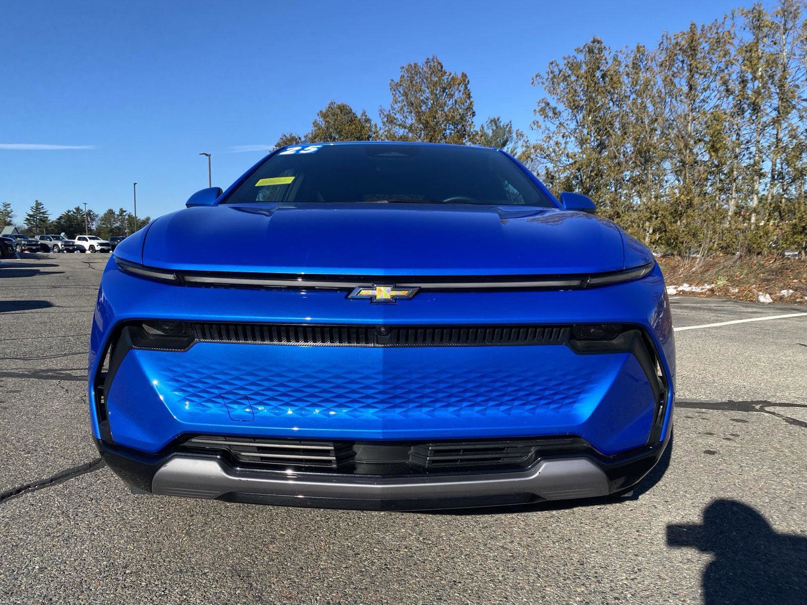 Used 2025 Chevrolet Equinox EV LT w/ Convenience Package image 2