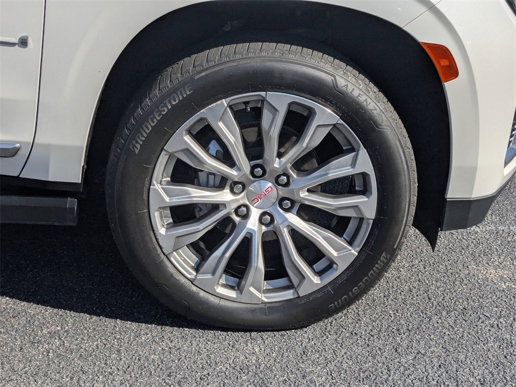 Used 2021 GMC Yukon Denali w/ Denali Premium Package image 12