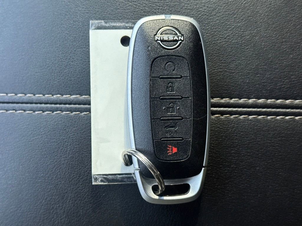 Used 2025 Nissan Pathfinder SV image 18