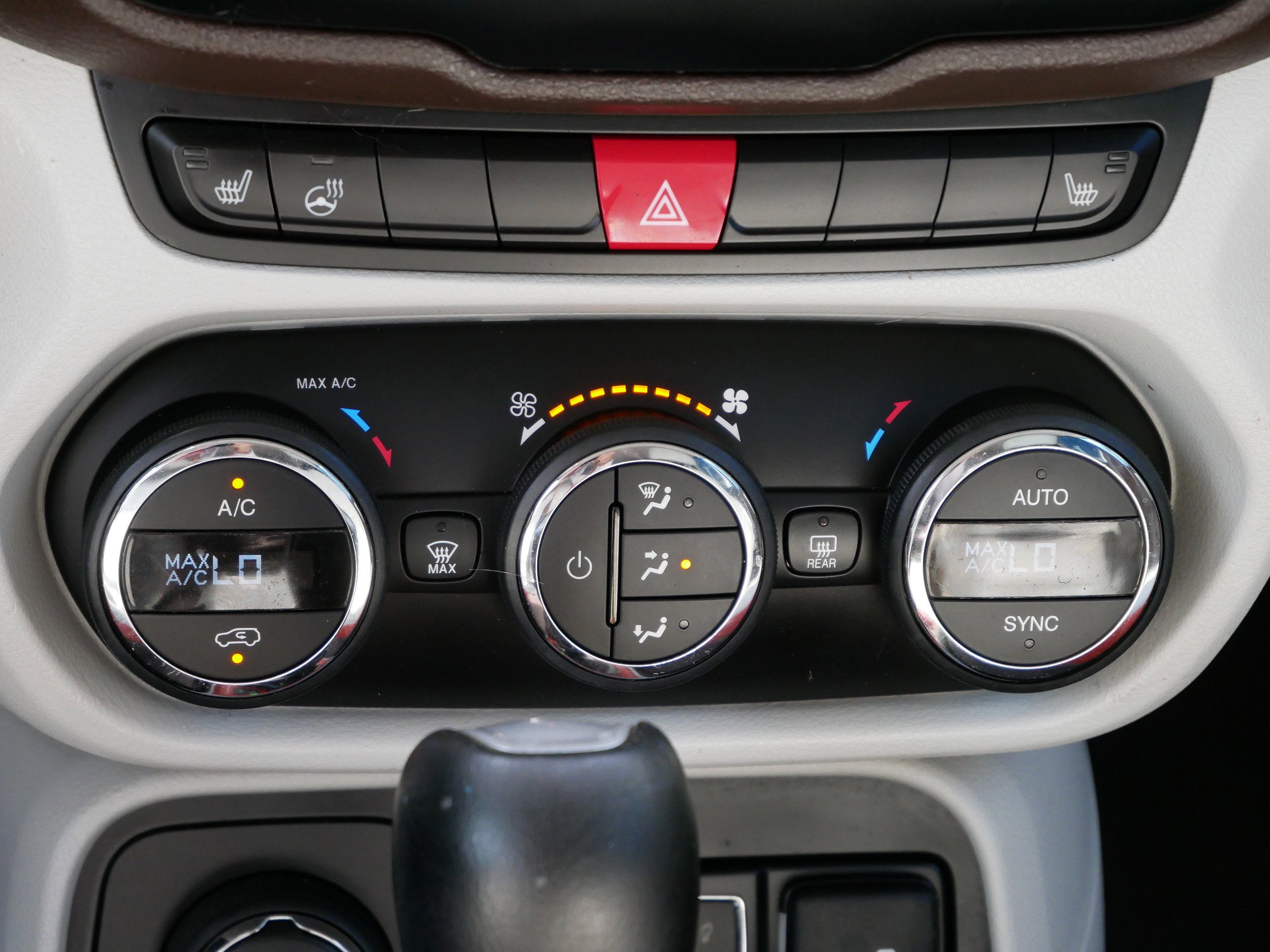 Used 2017 Jeep Renegade Limited image 13