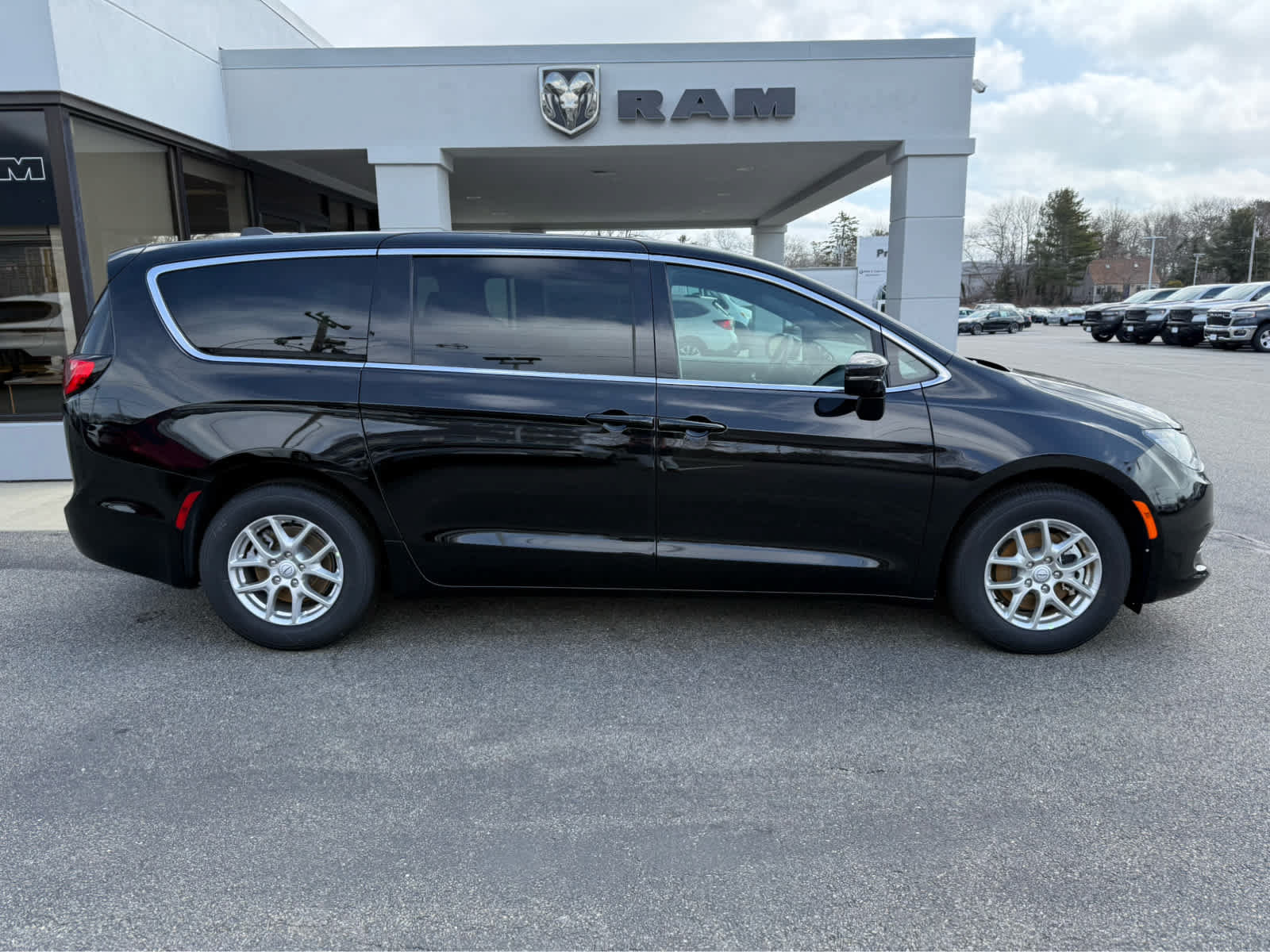 New 2026 Chrysler Voyager LX FWD image 10