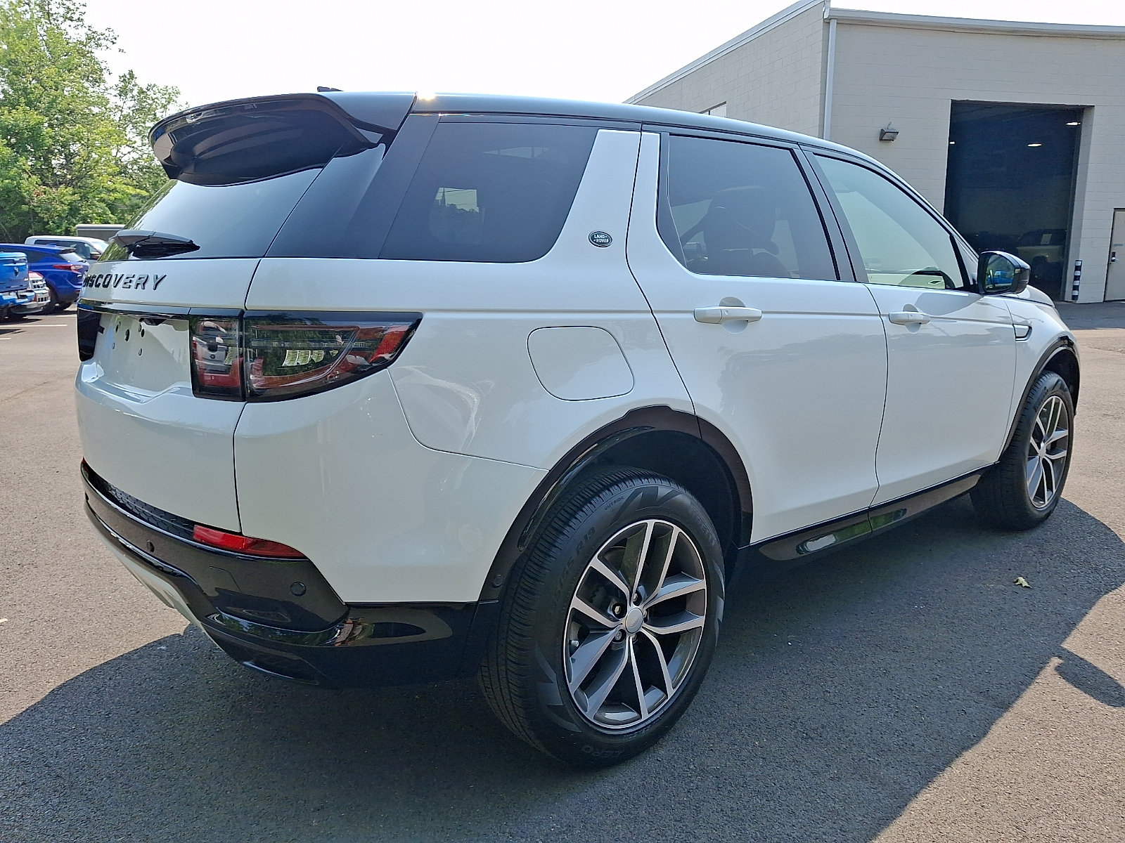 Used 2025 Land Rover Discovery Sport Dynamic SE AWD/4WD image 4