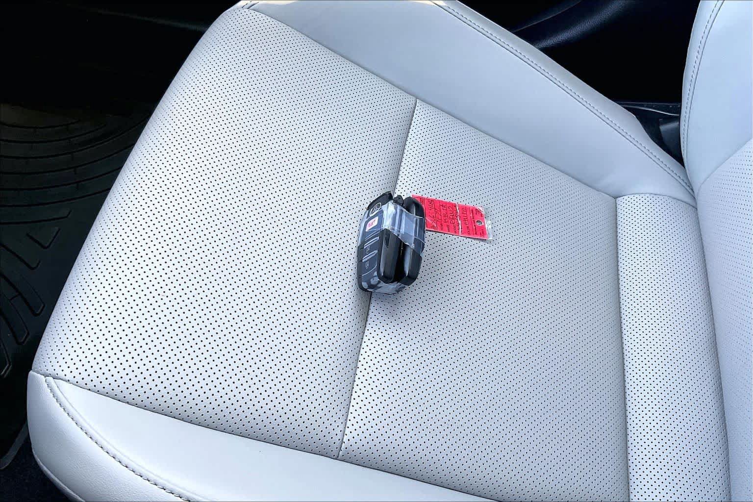 Certified 2026 Toyota Prius XLE FWD image 14