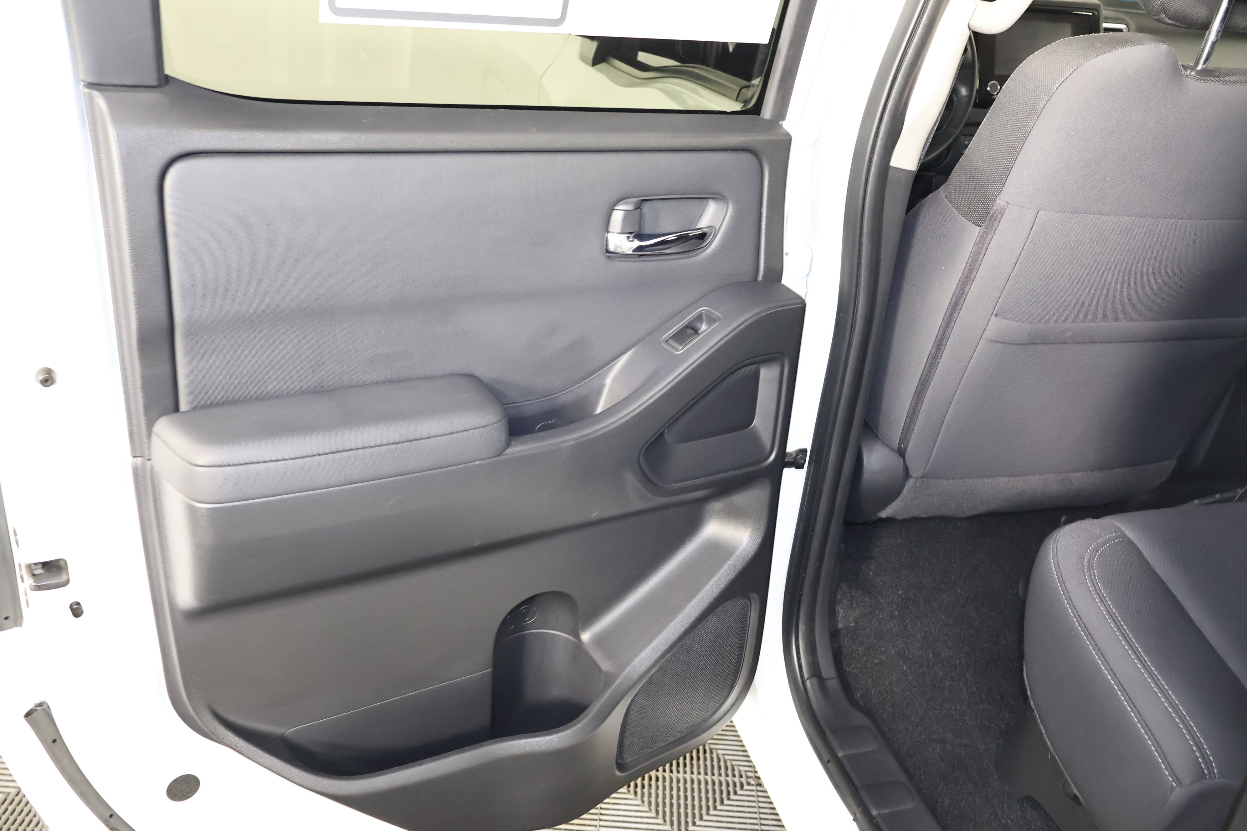 Used 2022 Nissan Frontier SV image 49