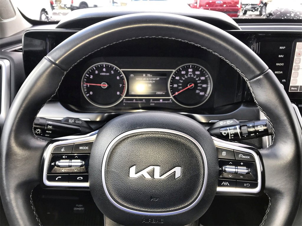 Used 2022 Kia Sorento S image 14