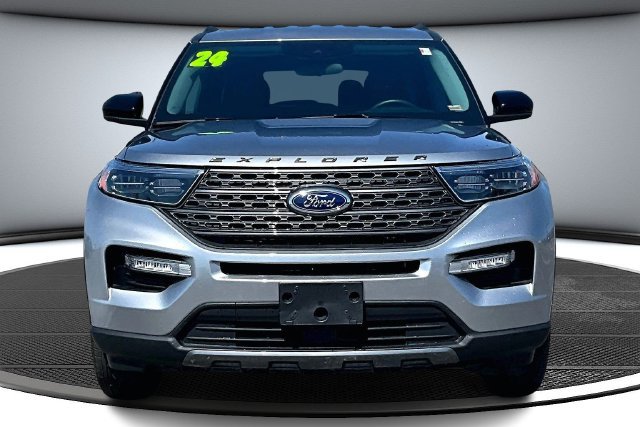 Used 2024 Ford Explorer XLT w/ Equipment Group 202A AWD/4WD image 2
