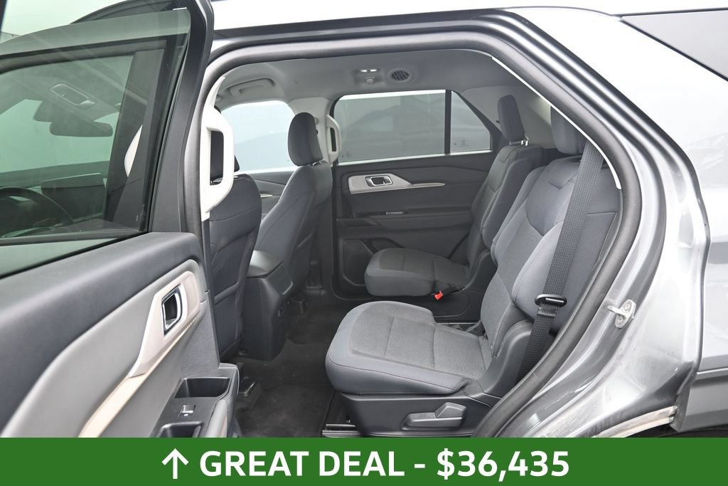 Used 2025 Ford Explorer Active AWD/4WD image 18