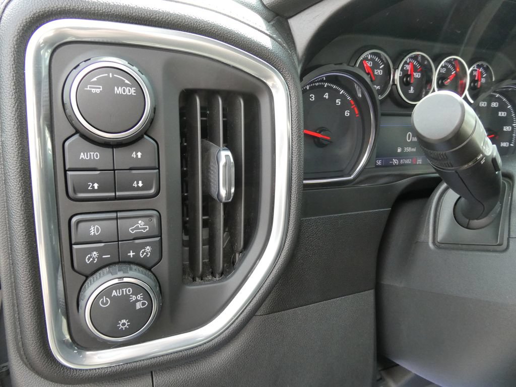 Certified 2021 Chevrolet Silverado 1500 LT Trail Boss w/ Convenience Package II AWD/4WD image 24