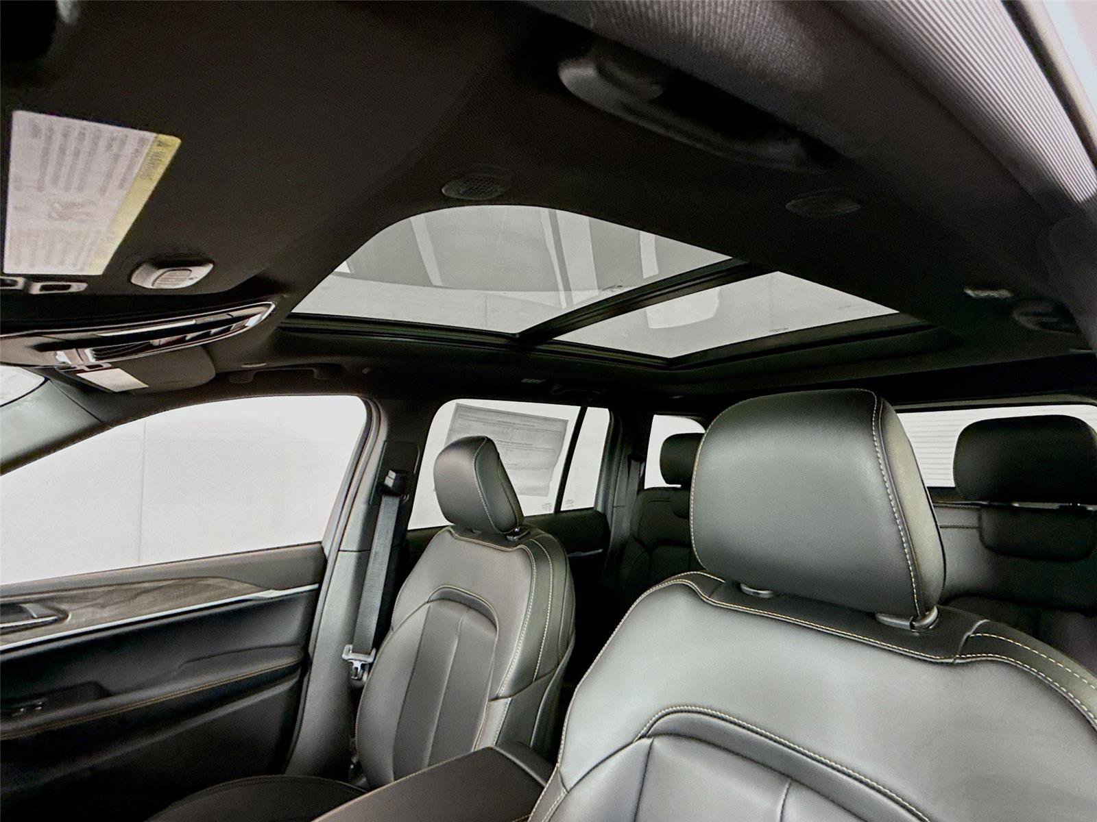 New 2026 Jeep Grand Cherokee Limited AWD/4WD image 16