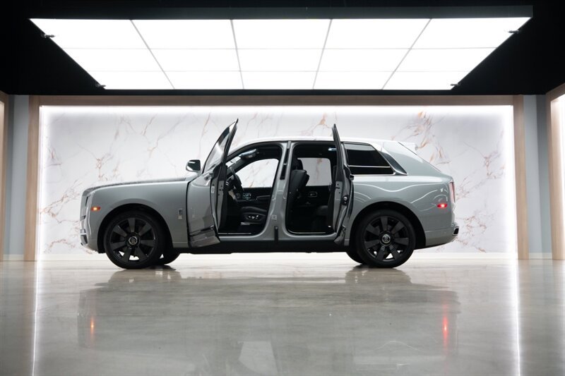 Used 2020 Rolls-Royce Cullinan image 32