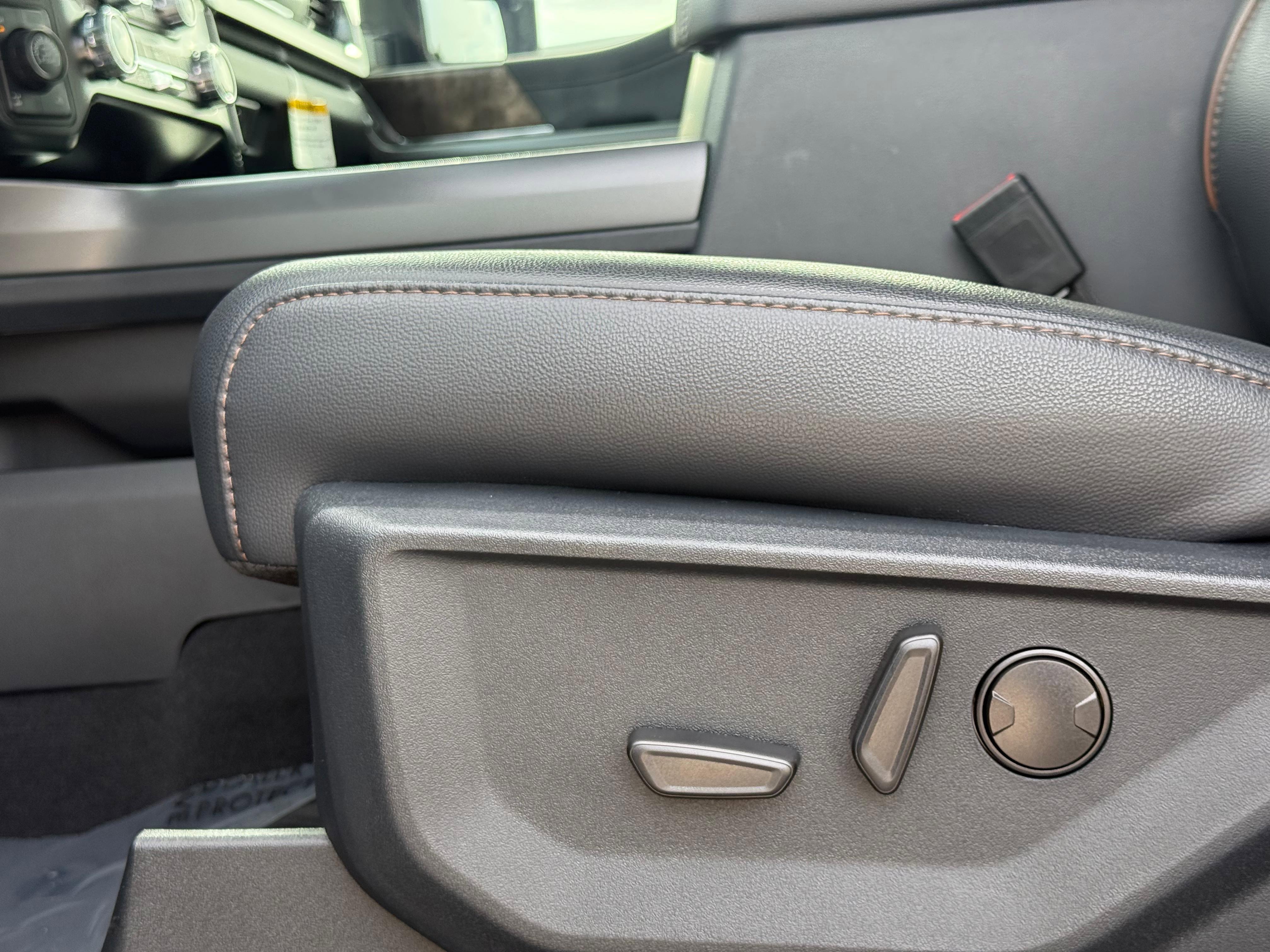 New 2025 Ford F250 Lariat w/ Lariat Ultimate Package image 49