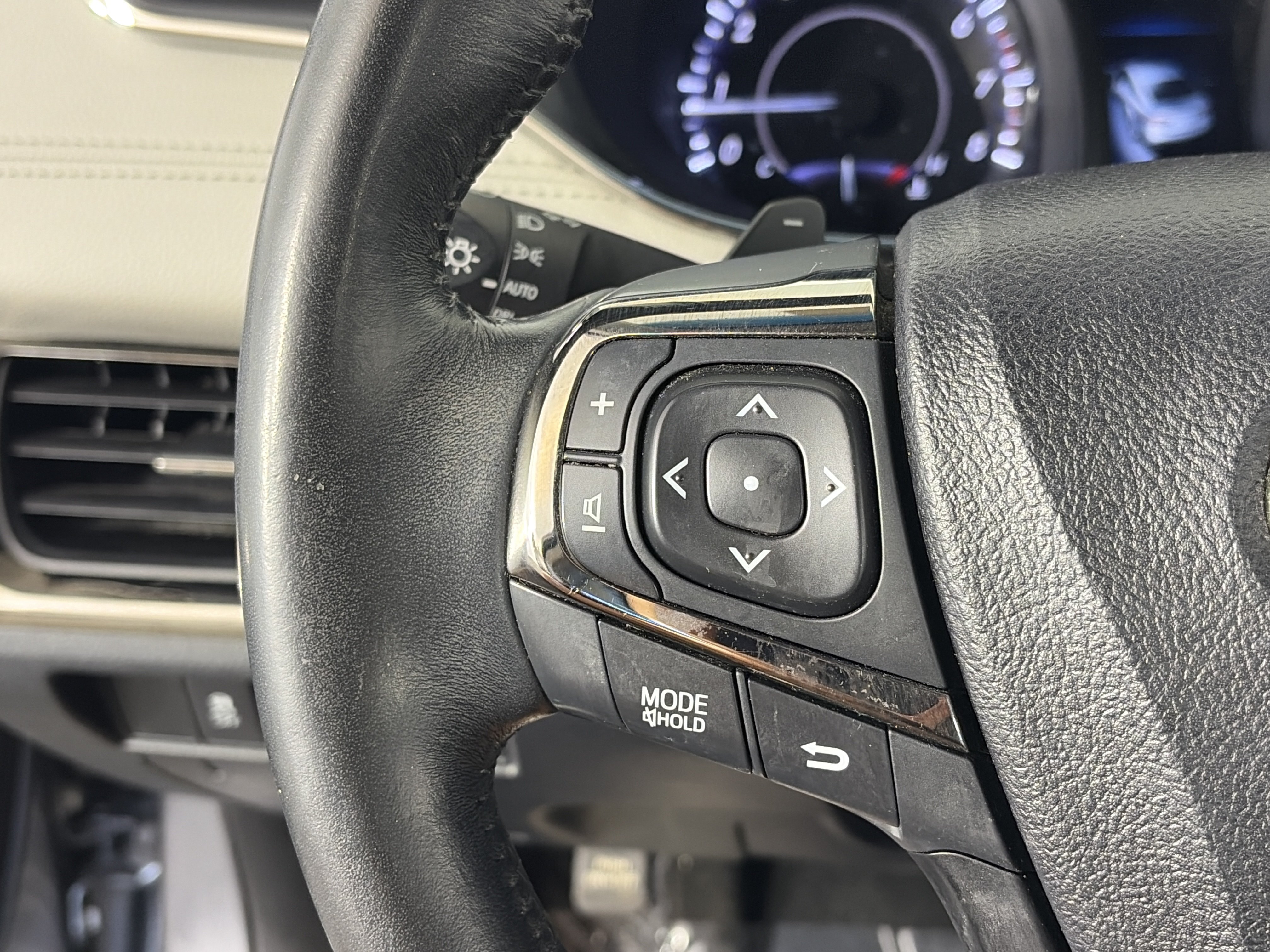 Used 2016 Toyota Avalon Touring FWD image 27