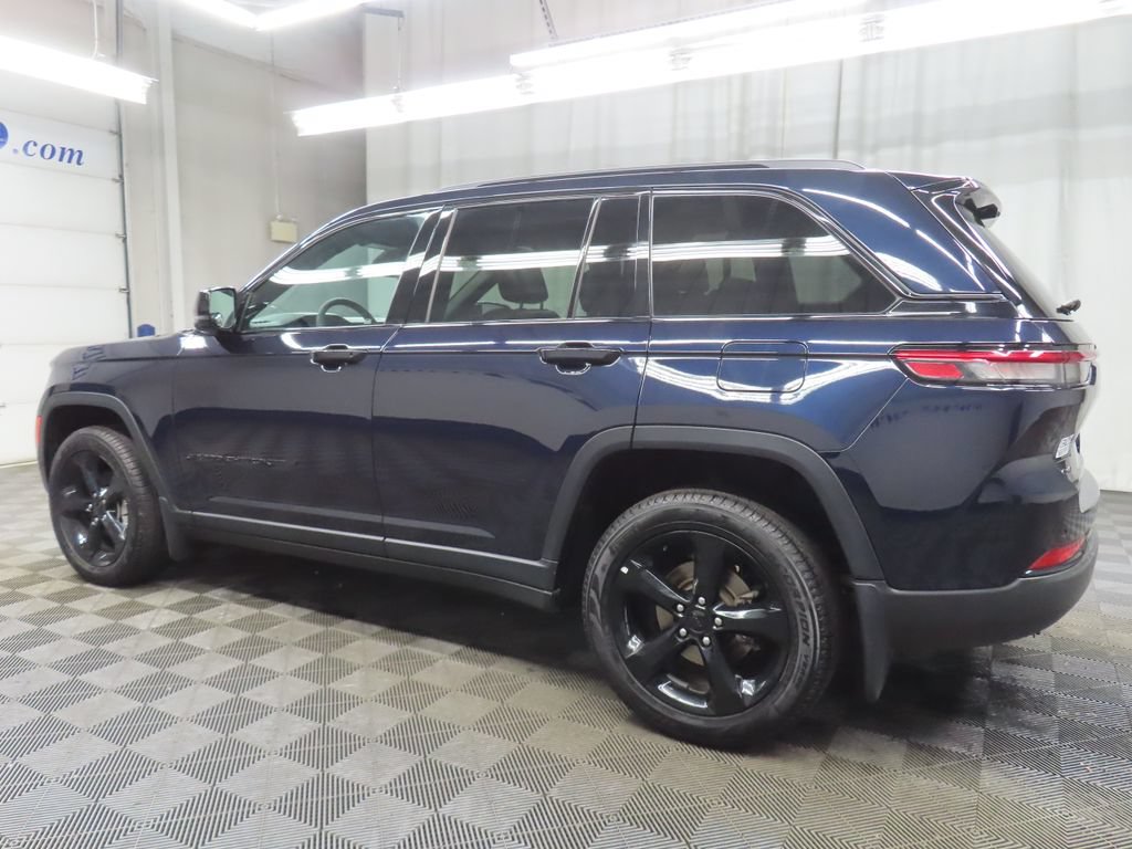 Used 2025 Jeep Grand Cherokee Limited w/ Luxury Tech Group II AWD/4WD image 6