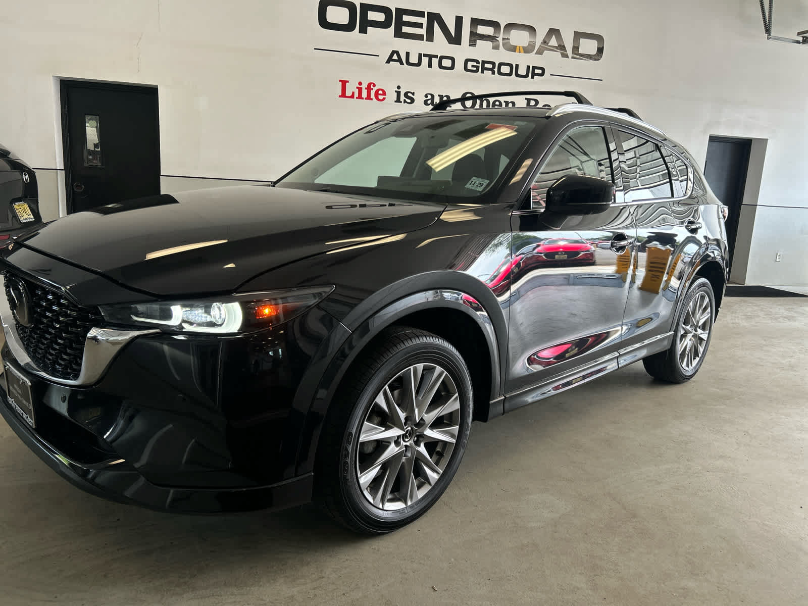Certified 2025 MAZDA CX-5 AWD 2.5 S image 2