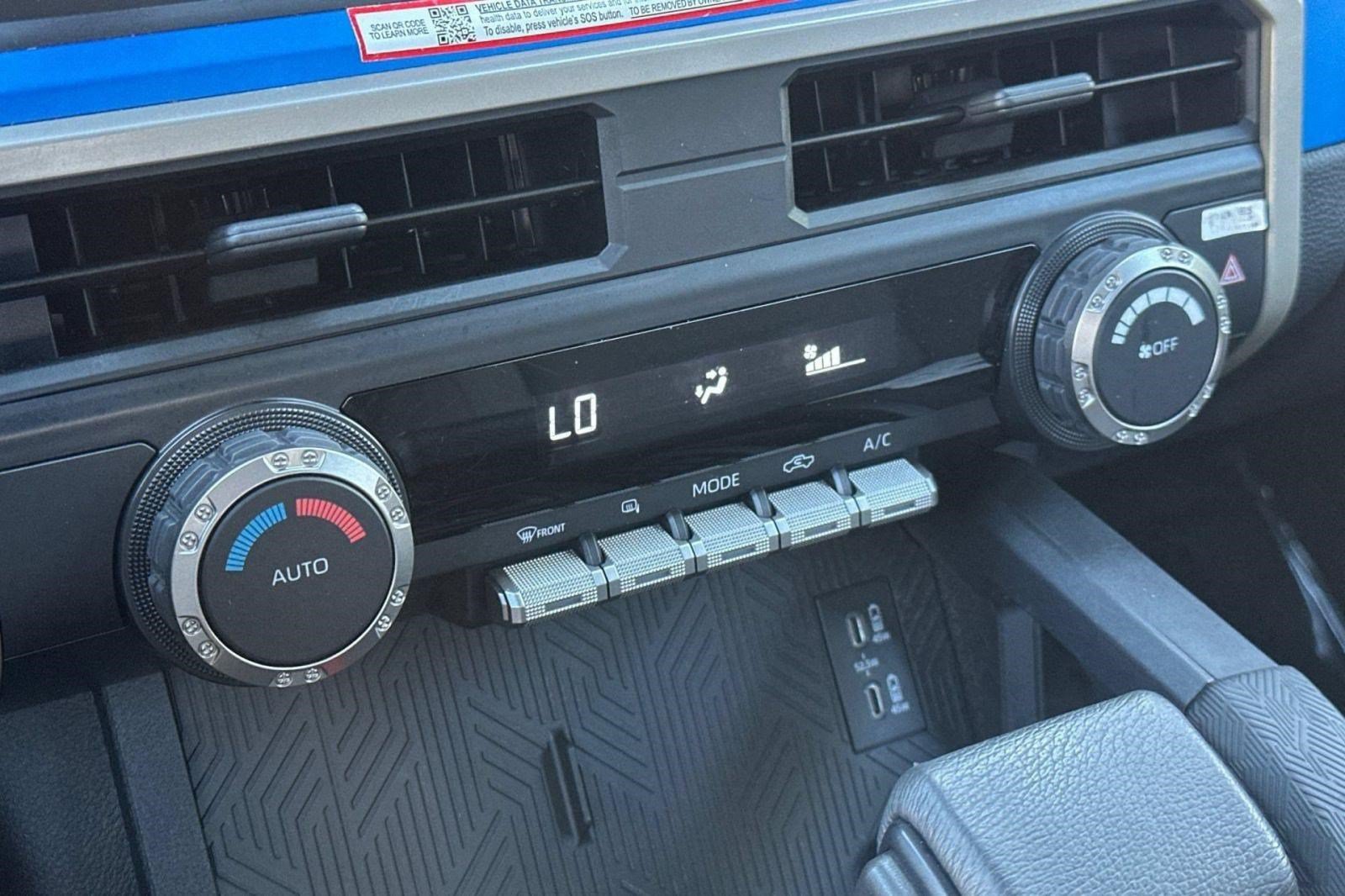 Used 2025 Toyota Tacoma TRD Sport AWD/4WD image 21