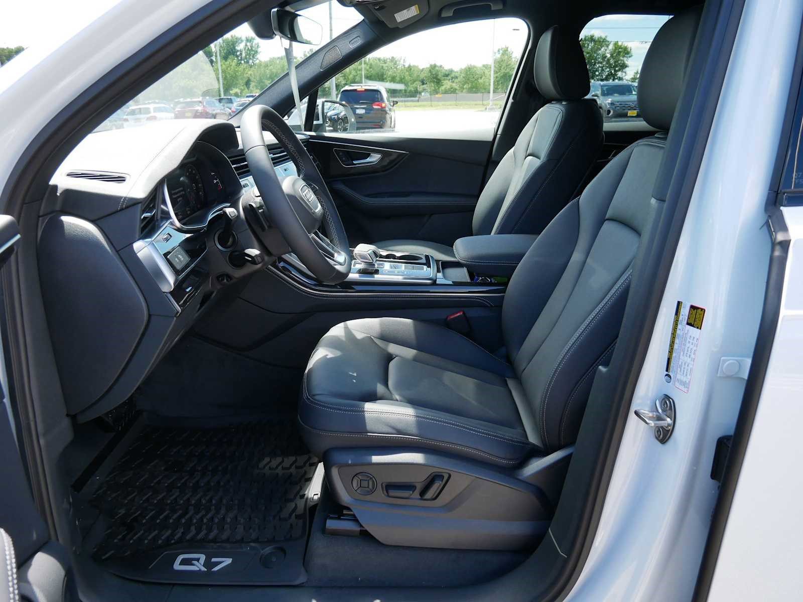 Used 2025 Audi Q7 2.0T Premium Plus w/ Premium Plus Package AWD/4WD image 8
