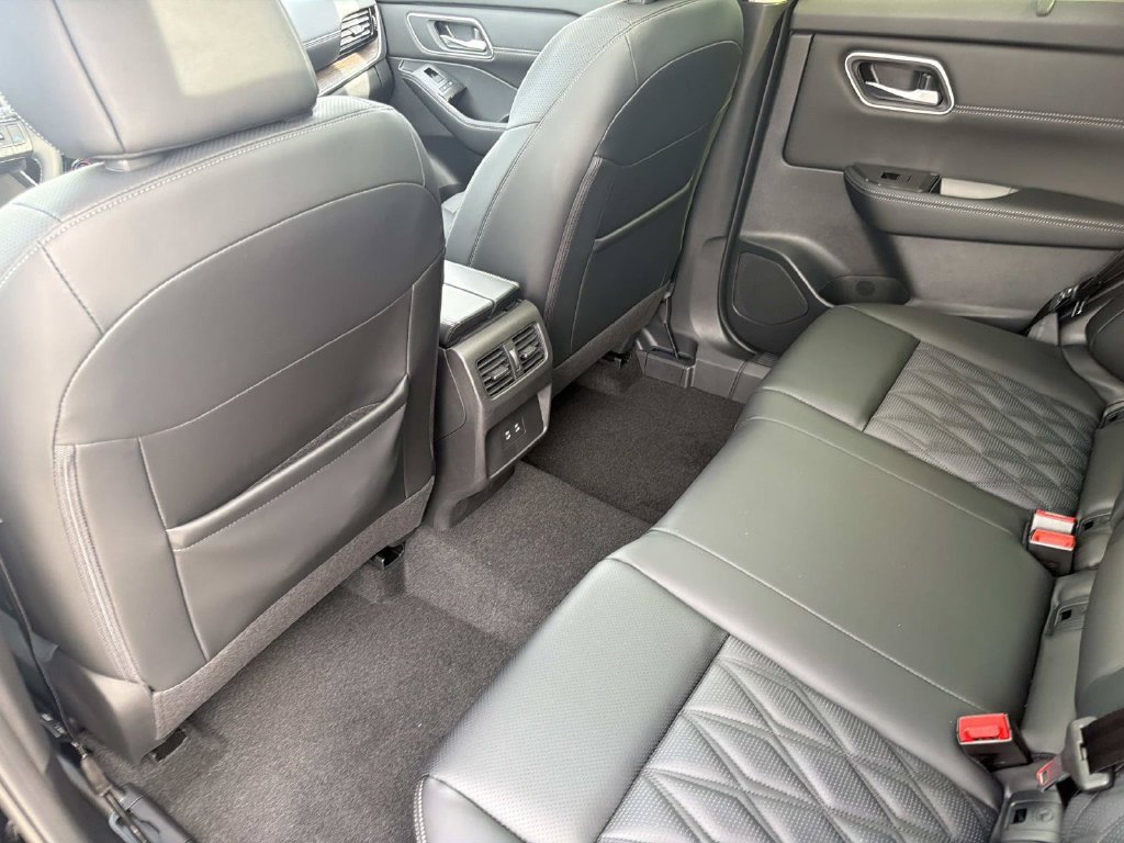 New 2026 Nissan Rogue Platinum AWD/4WD image 14