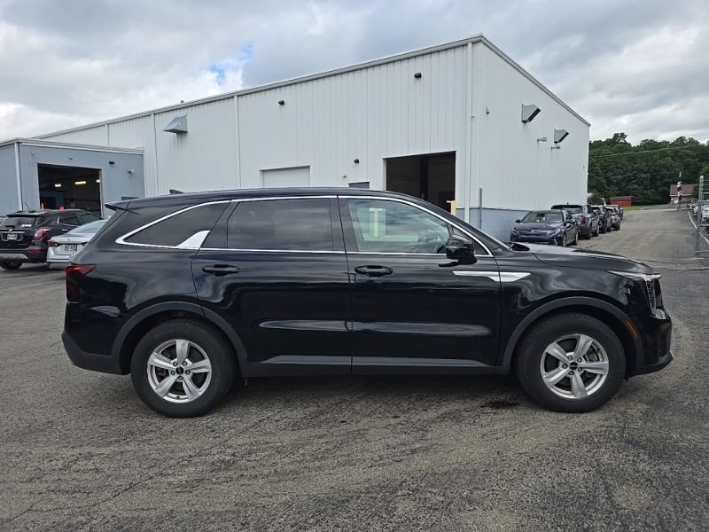 Used 2024 Kia Sorento LX FWD image 9