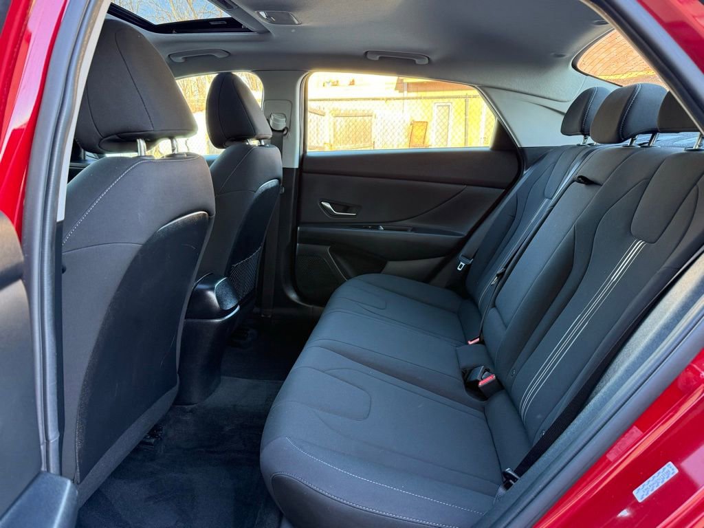 Used 2021 Hyundai Elantra SEL w/ Convenience + Premium Package image 13