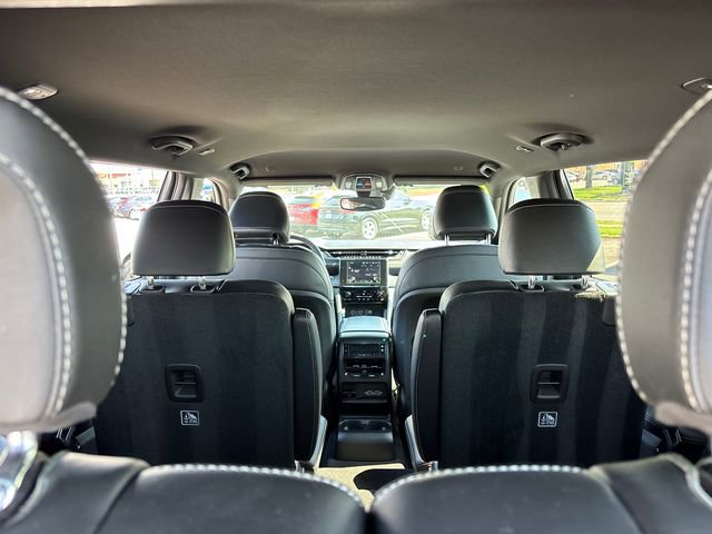 Used 2023 Jeep Grand Cherokee L Laredo image 32