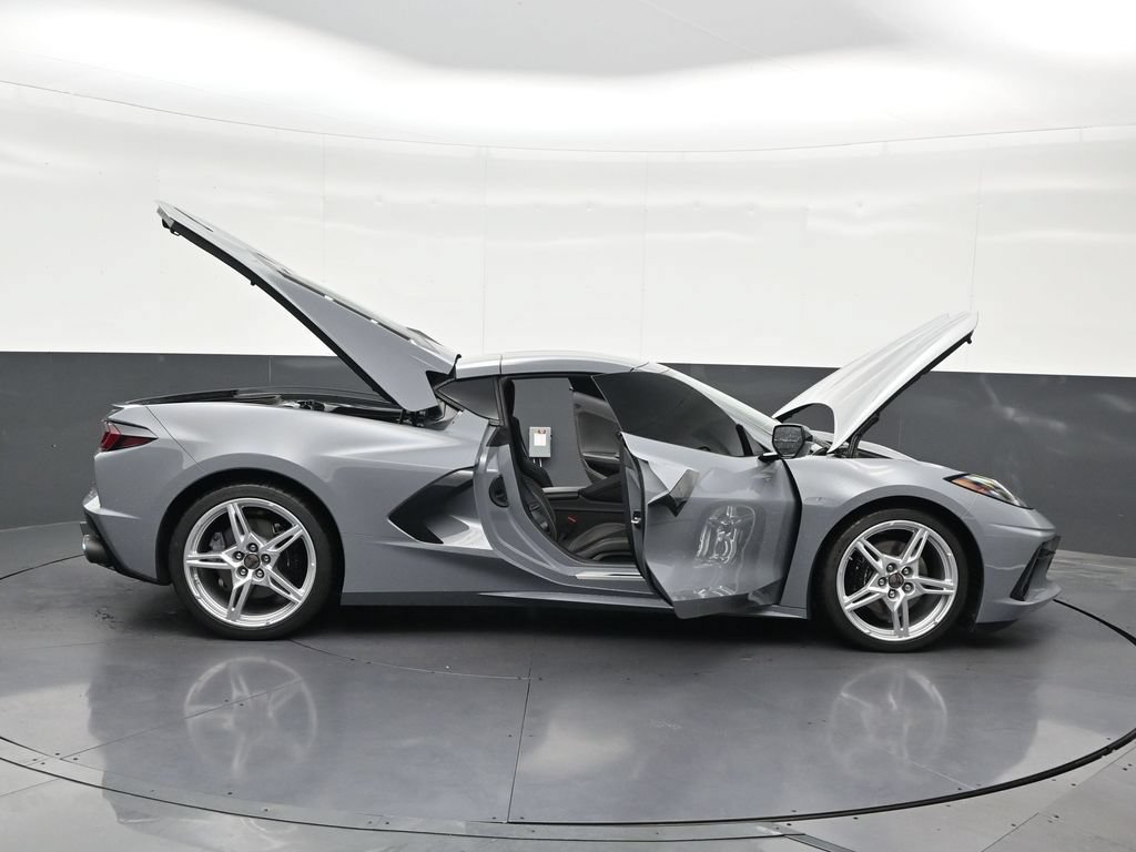 Used 2025 Chevrolet Corvette Stingray Coupe w/ 1LT RWD image 32
