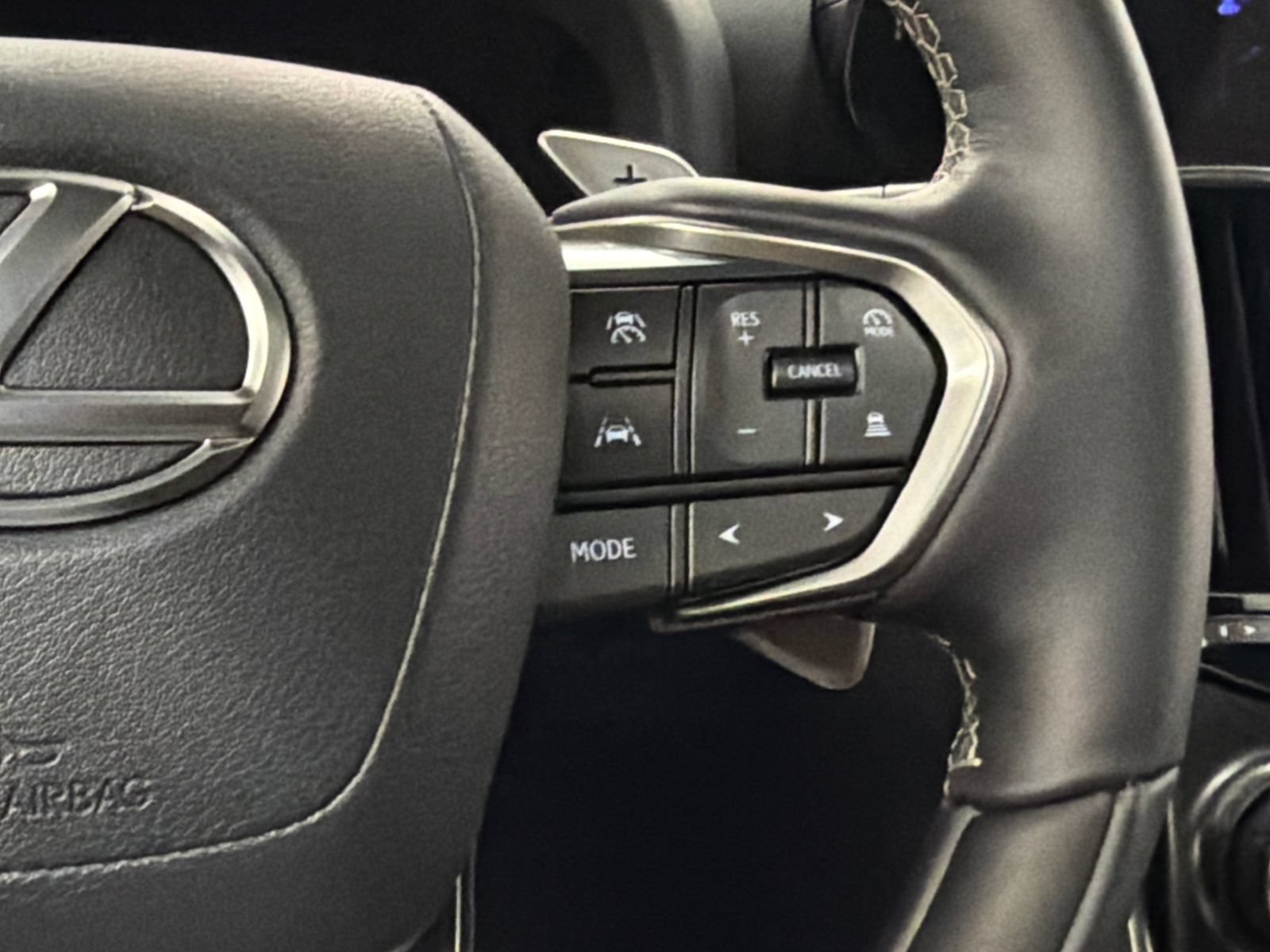 Used 2025 Lexus LX 600 4WD w/ Accessory Package (2T) image 30