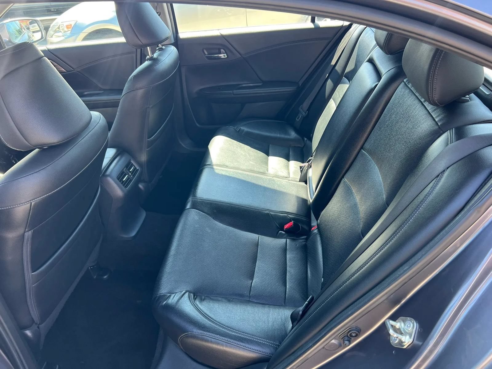 Used 2017 Honda Accord EX-L image 9