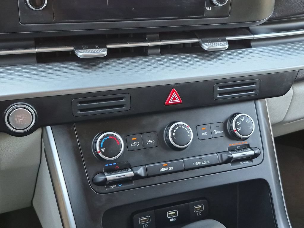Used 2024 Kia Carnival LX FWD image 29