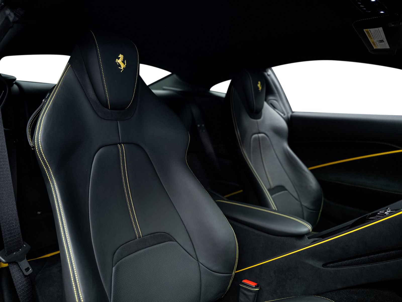 Used 2022 Ferrari Roma RWD image 35