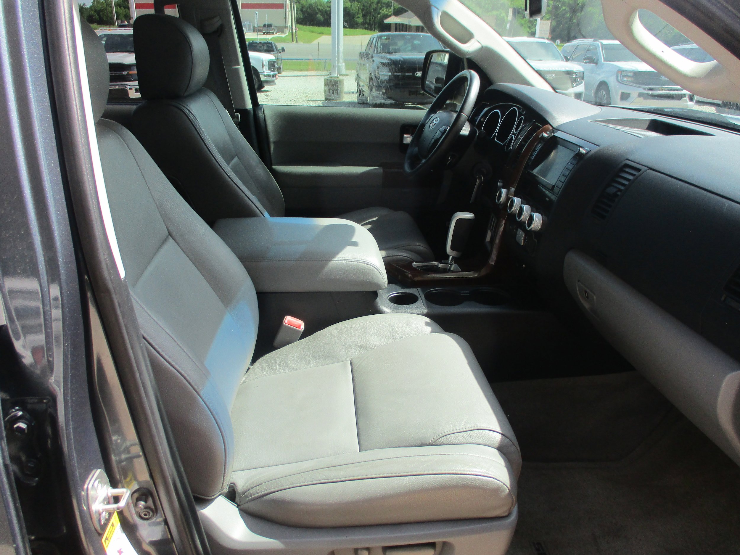 Used 2008 Toyota Sequoia Limited RWD image 11