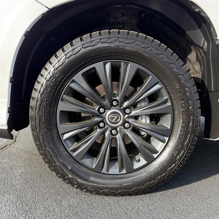 Used 2023 Lexus GX 460 Premium w/ Accessory Package AWD/4WD image 13