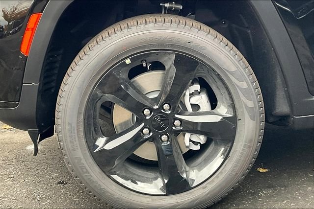 New 2025 Jeep Grand Cherokee L Limited w/ Black Appearance Package image 13