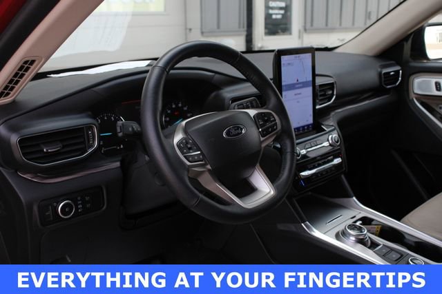 Used 2023 Ford Explorer Limited w/ Limited Technology Package image 2