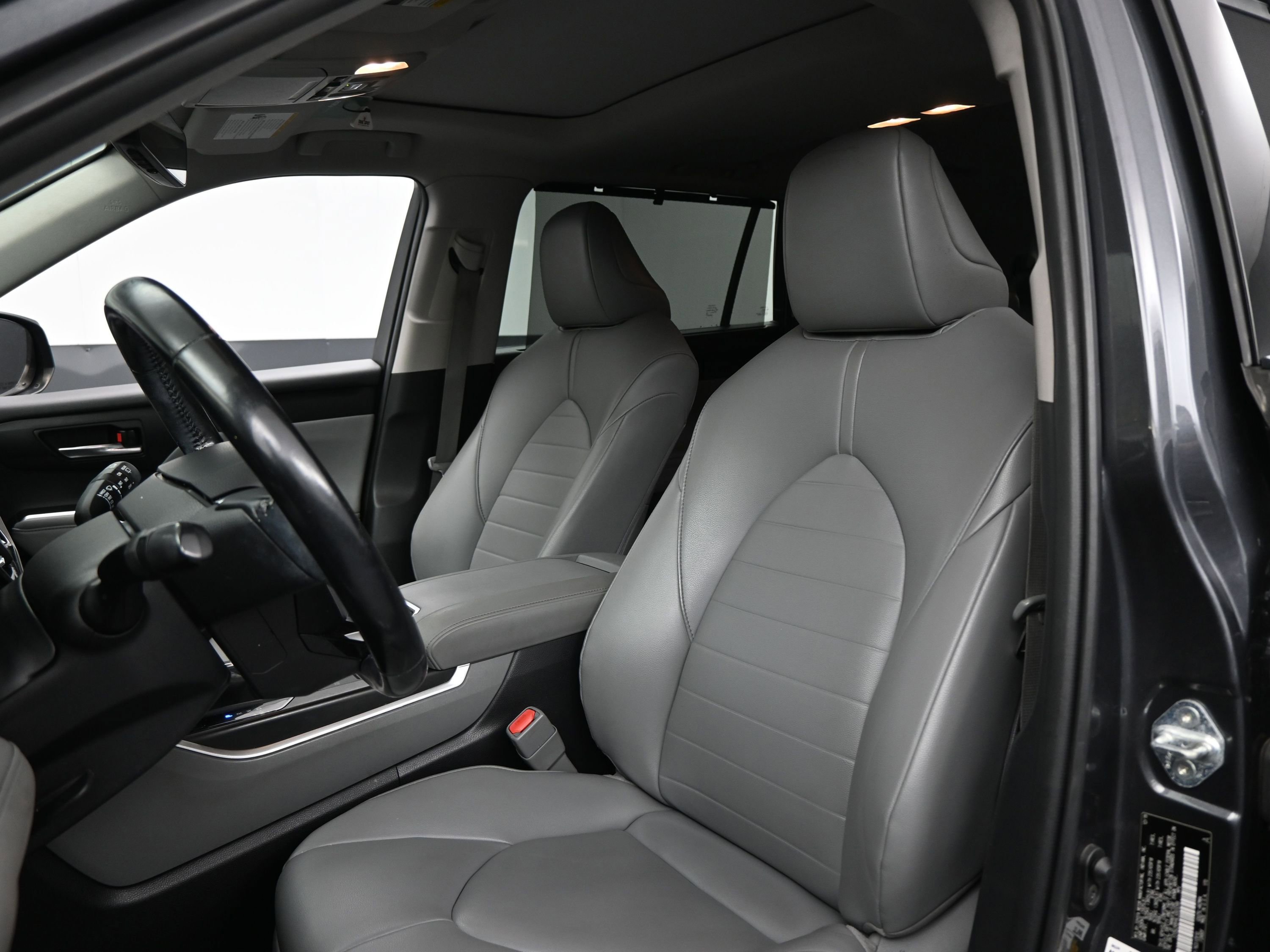 Used 2020 Toyota Highlander XLE image 17