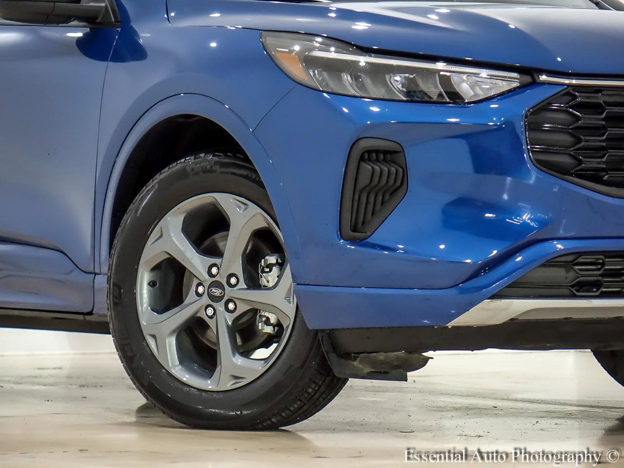 Used 2023 Ford Escape ST-Line w/ Tech Pack #1 AWD/4WD image 3