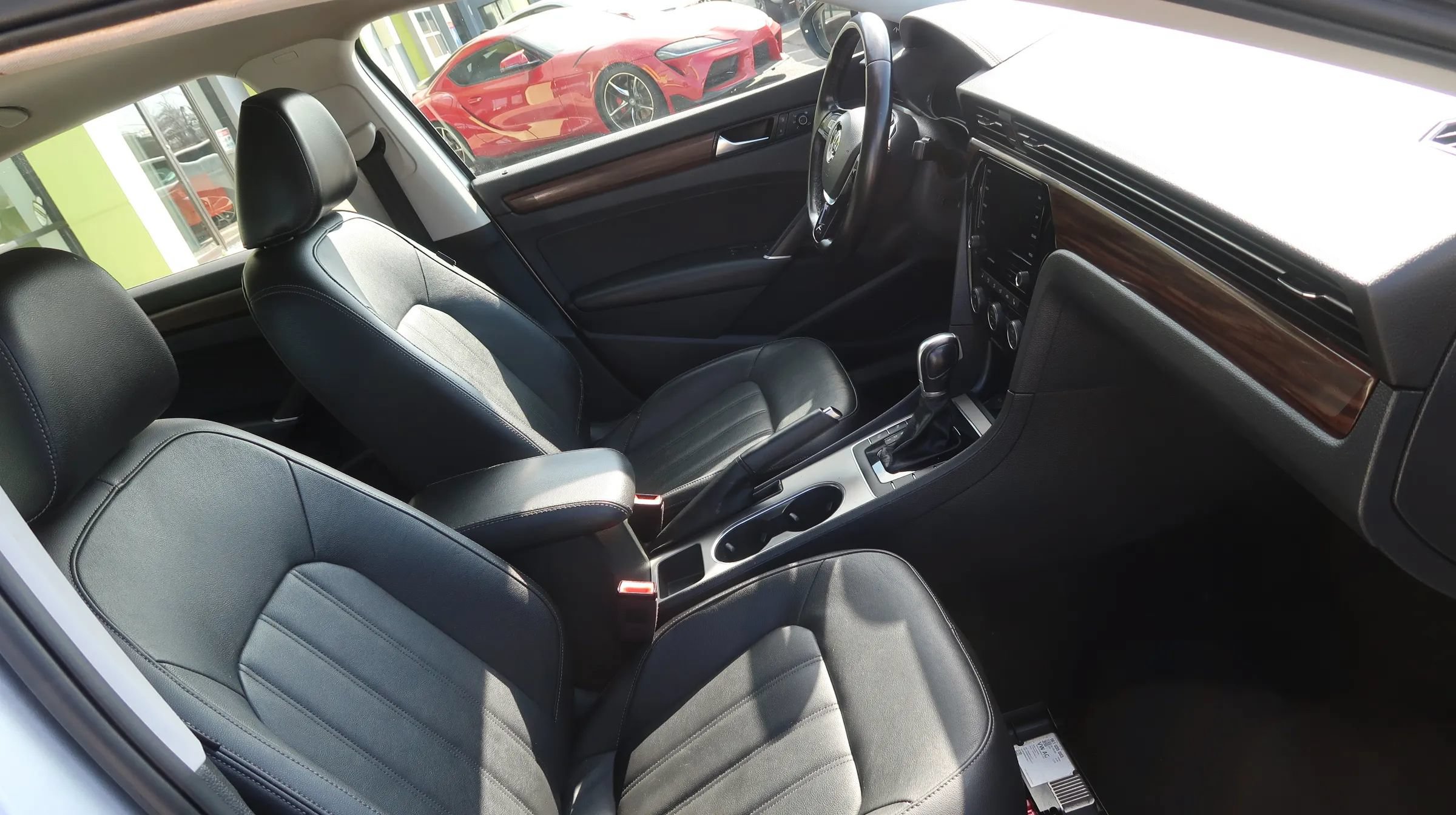 Used 2020 Volkswagen Passat 2.0T SEL FWD image 26