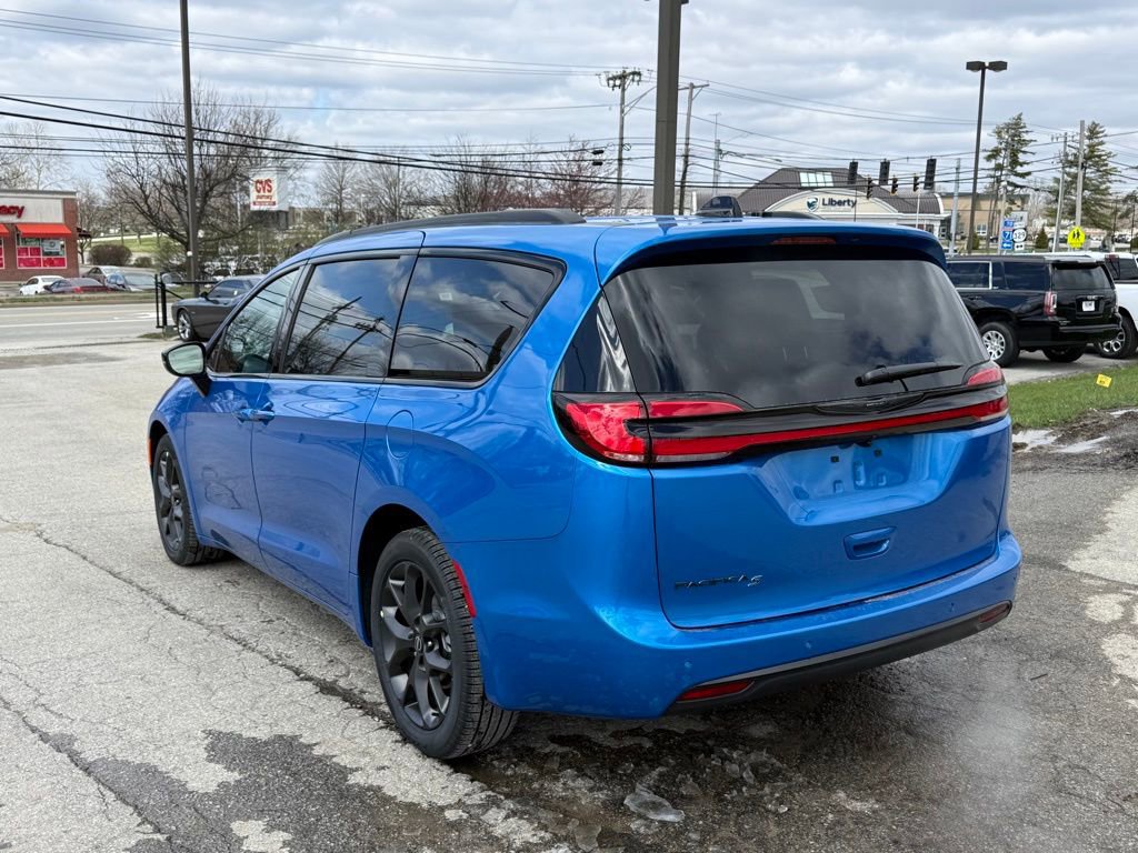 New 2026 Chrysler Pacifica Select FWD image 8