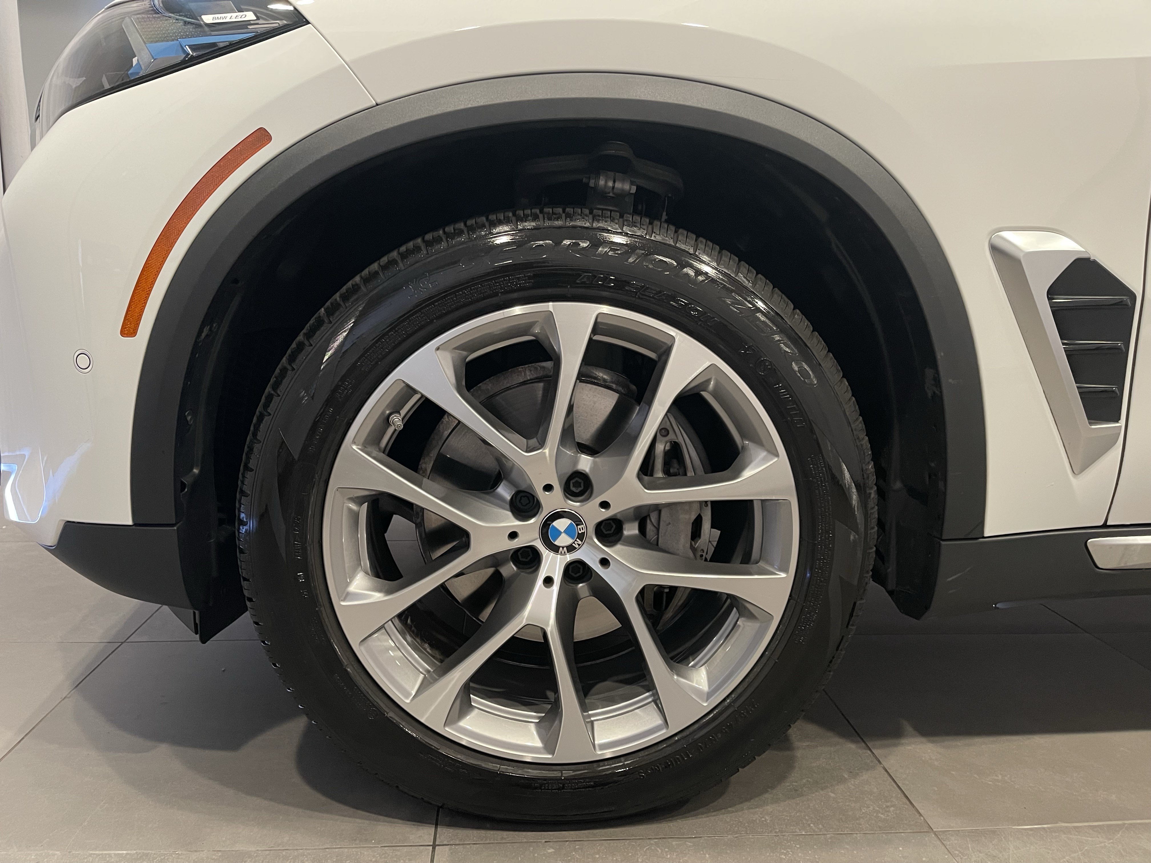 Used 2026 BMW X5 xDrive40i w/ Premium Package AWD/4WD image 8