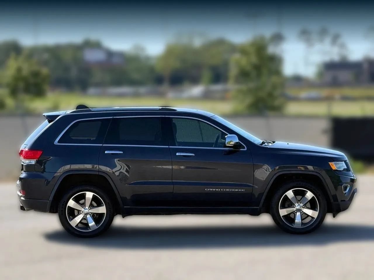 Used 2015 Jeep Grand Cherokee Limited w/ Luxury Group II AWD/4WD image 7